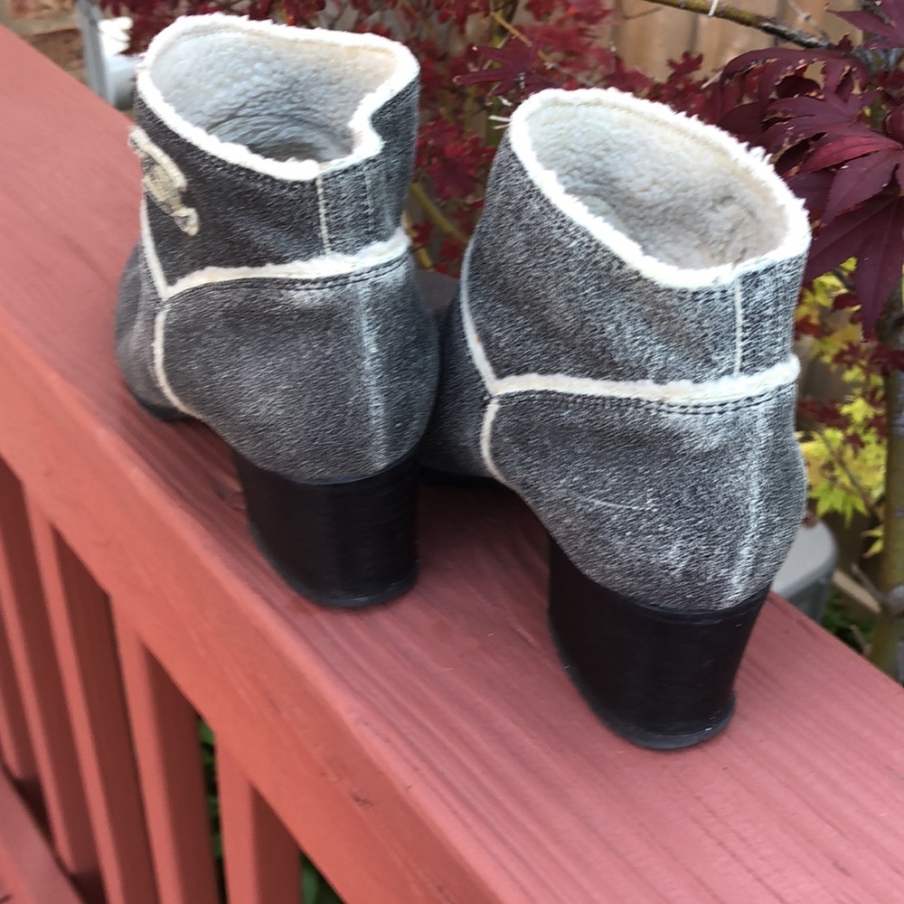 CHANEL grey leather ankle boots size 70, heels 1.5” - Picture 4 of 8